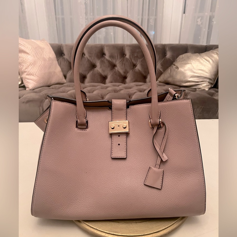 Michael Kors tote purse, all leather with removable clutch wear Six way